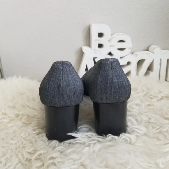 Salvatore Ferragamo Gray Heels with Sophisticated Design - Picture 9 of 13